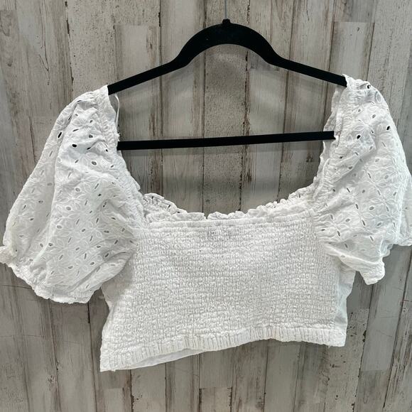 Cabana Crown & Ivy White Eyelet Puff
NWT Sleeve Crop Blouse with Smocked Back XL - Picture 6 of 9